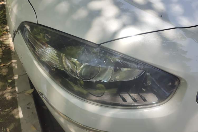 Used Renault Fluence 2013 2.0L Fashion Edition Right Front Headlight