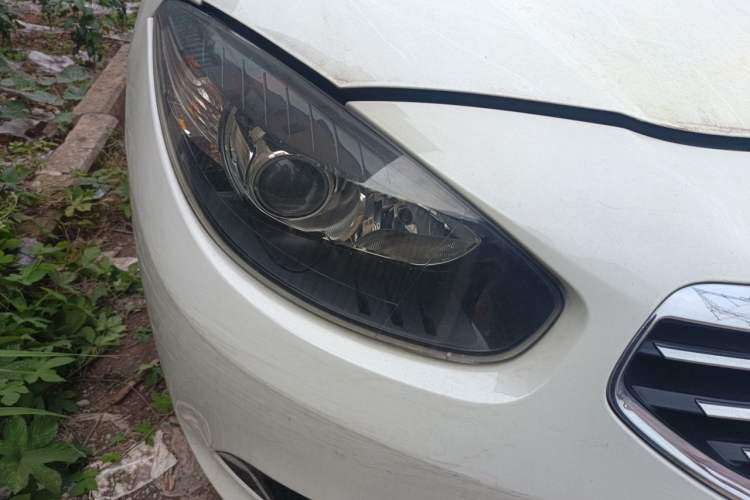 Used Renault Fluence 2013 2.0L Fashion Edition Right Front Headlight