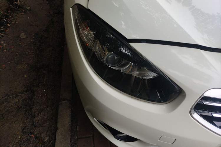 Used Renault Fluence 2013 2.0L Comfort Edition Right Front Headlight