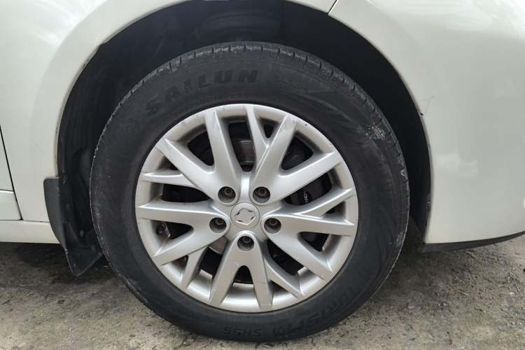 Used Renault Fluence 2013 2.0L Fashion Edition Right Front Wheel Hub