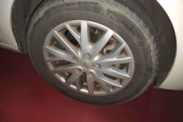 Used Renault Fluence 2013 2.0L Fashion Edition Right Front Wheel Hub