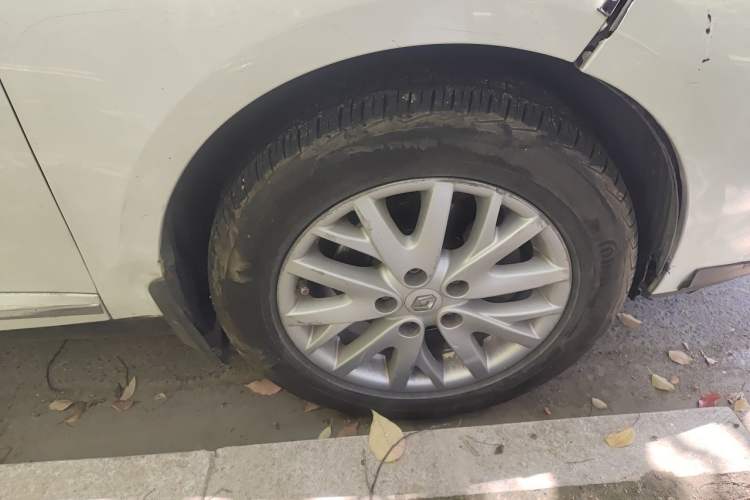 Used Renault Fluence 2013 2.0L Fashion Edition Right Front Wheel Hub