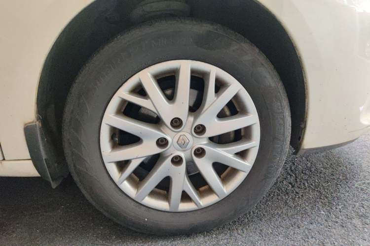 Used Renault Fluence 2013 2.0L Fashion Edition Right Front Wheel Hub
