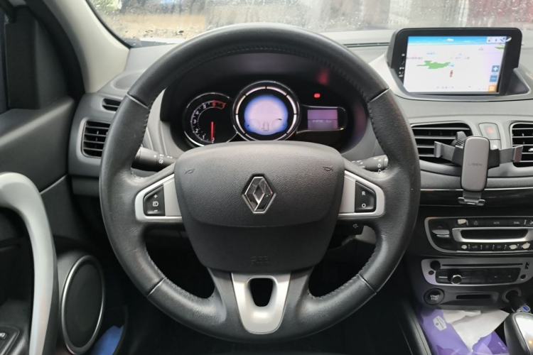 Used Renault Fluence 2013 2.0L Fashion Edition Steering Wheel