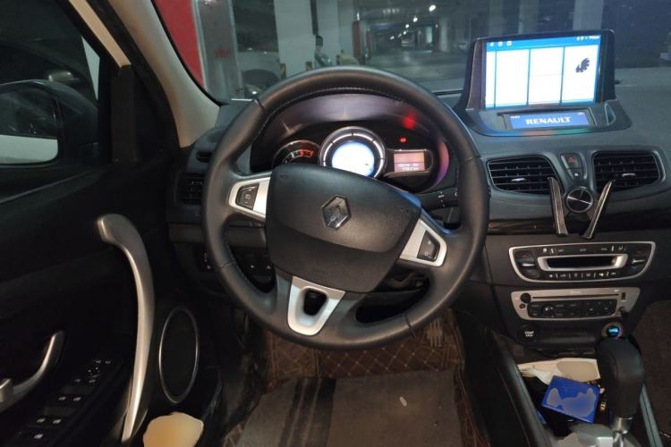 Used Renault Fluence 2013 2.0L Fashion Edition Steering Wheel
