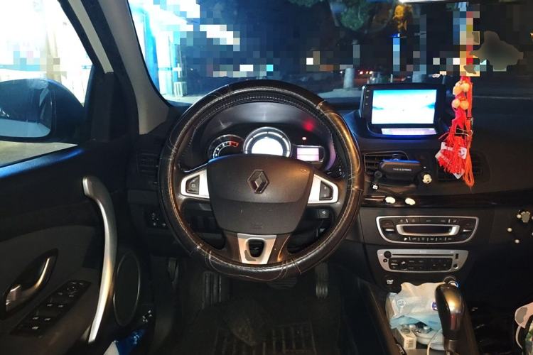 Used Renault Fluence 2013 2.0L Comfort Edition Steering Wheel