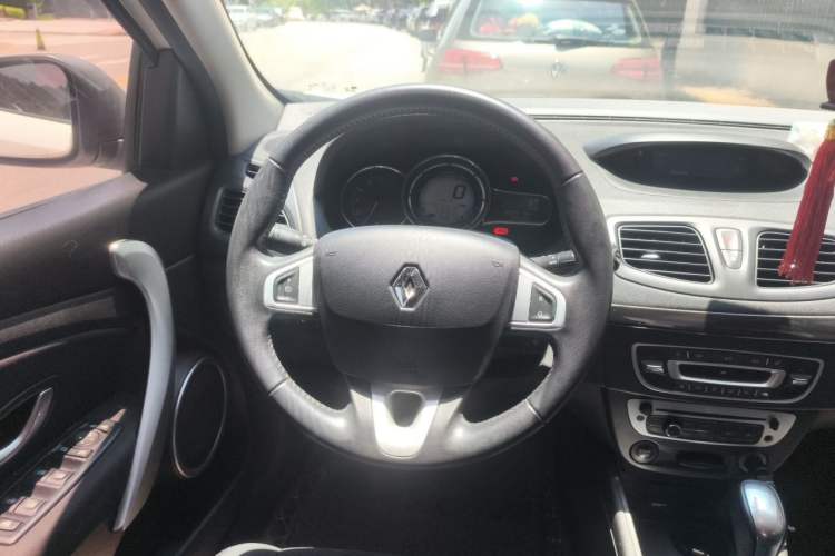 Used Renault Fluence 2013 2.0L Comfort Edition Steering Wheel
