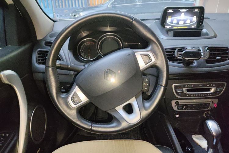 Used Renault Fluence 2013 2.0L Fashion Edition Steering Wheel