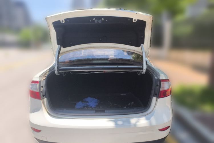 Used Renault Fluence 2013 2.0L Comfort Edition Trunk