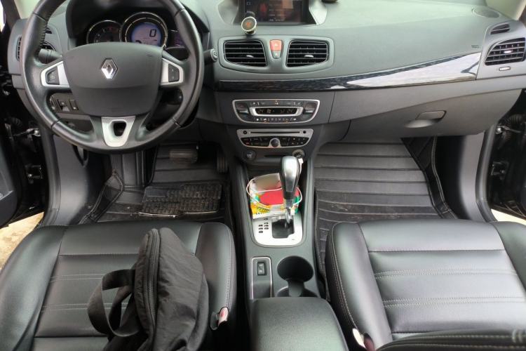 Used Renault Fluence 2015 2.0L Fashion Edition Center Console