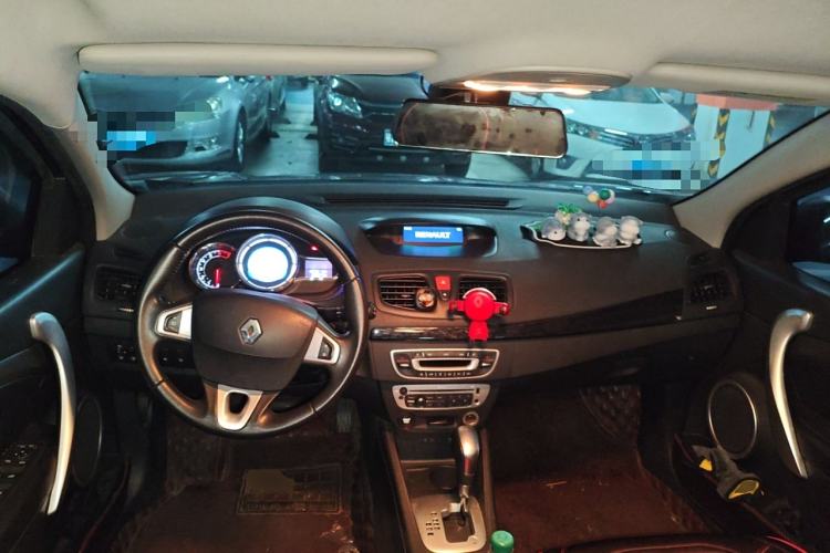 Used Renault Fluence 2015 2.0L Standard Edition Center Console