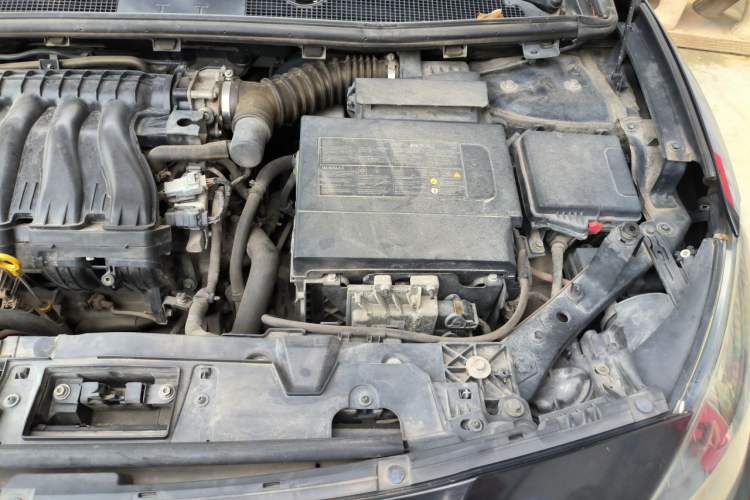 Used Renault Fluence 2015 2.0L Fashion Edition Engine Bay Left