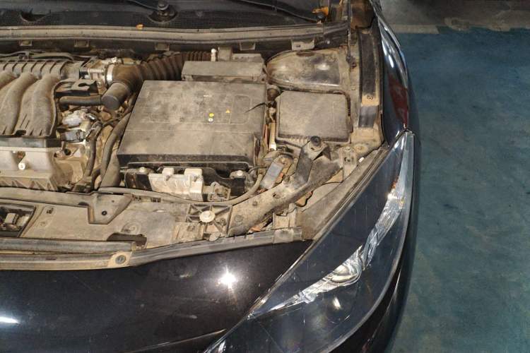 Used Renault Fluence 2015 2.0L Standard Edition Engine Bay Left