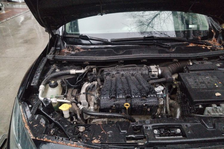 Used Renault Fluence 2015 2.0L Standard Edition Engine Bay Right