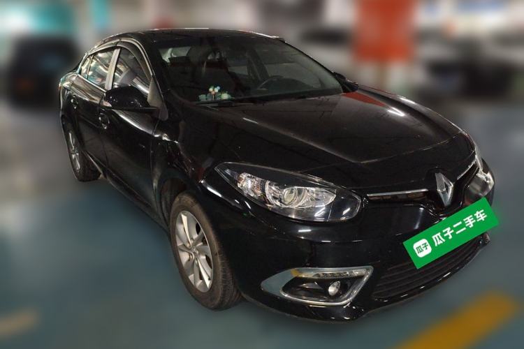 Used Renault Fluence 2015 2.0L Standard Edition Front Right 45 Deg
