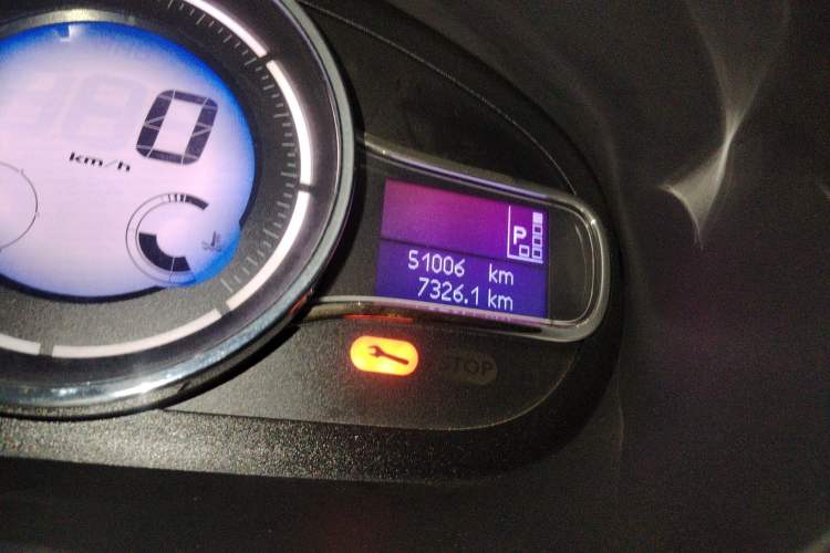 Used Renault Fluence 2015 2.0L Standard Edition Odometer Close Up