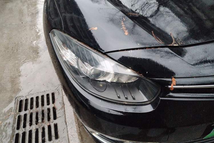 Used Renault Fluence 2015 2.0L Standard Edition Right Front Headlight