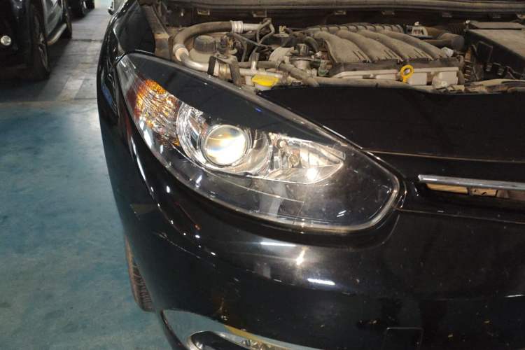 Used Renault Fluence 2015 2.0L Standard Edition Right Front Headlight