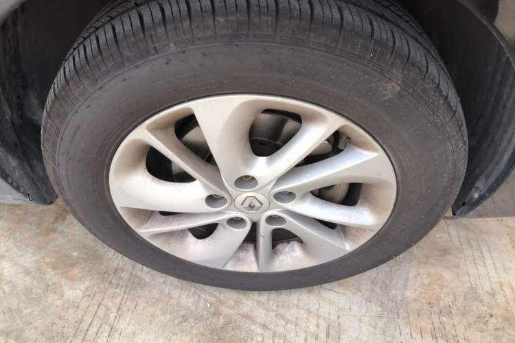 Used Renault Fluence 2015 2.0L Fashion Edition Right Front Wheel Hub