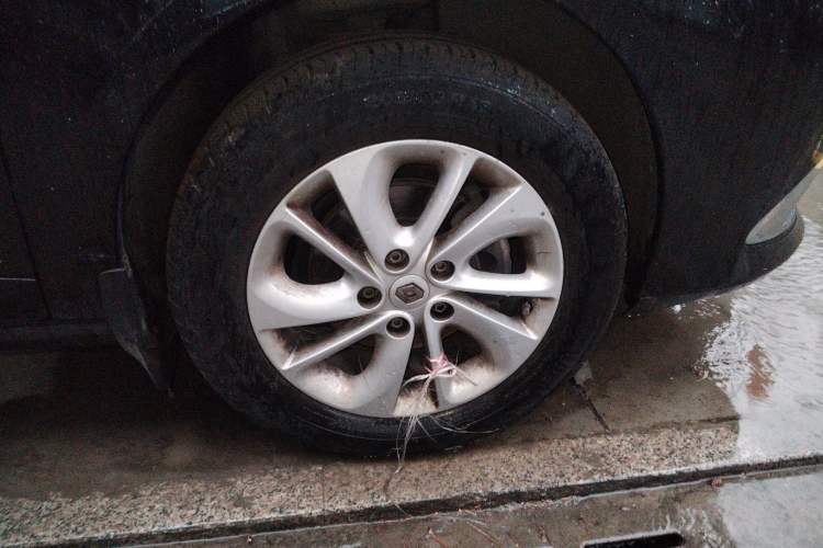 Used Renault Fluence 2015 2.0L Standard Edition Right Front Wheel Hub