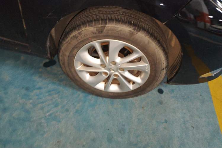Used Renault Fluence 2015 2.0L Standard Edition Right Front Wheel Hub