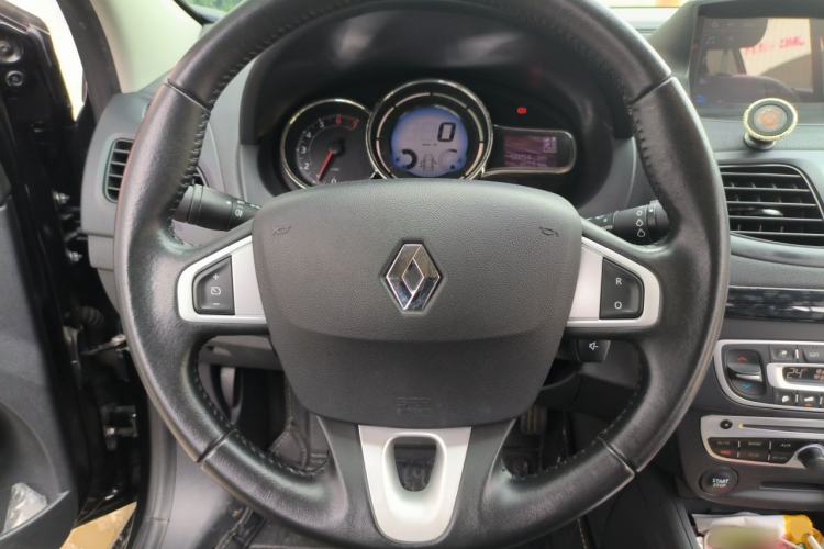 Used Renault Fluence 2015 2.0L Fashion Edition Steering Wheel