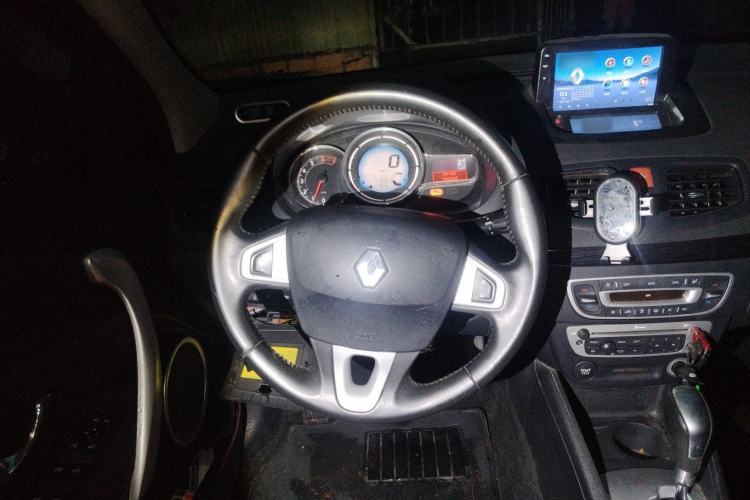 Used Renault Fluence 2015 2.0L Standard Edition Steering Wheel