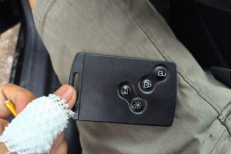 Used Renault Fluence 2015 2.0L Fashion Edition Vehicle Key