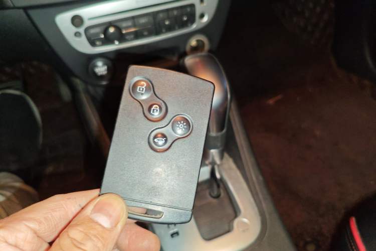 Used Renault Fluence 2015 2.0L Standard Edition Vehicle Key