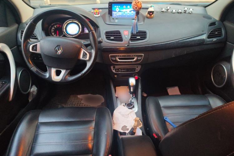 Used Renault Fluence 2015 2.0L Fashion Edition Center Console