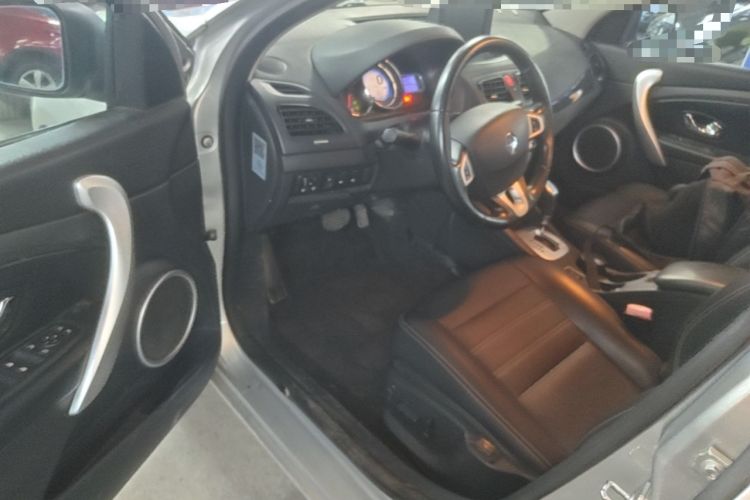 Used Renault Fluence 2015 2.0L Fashion Edition Driver Seat