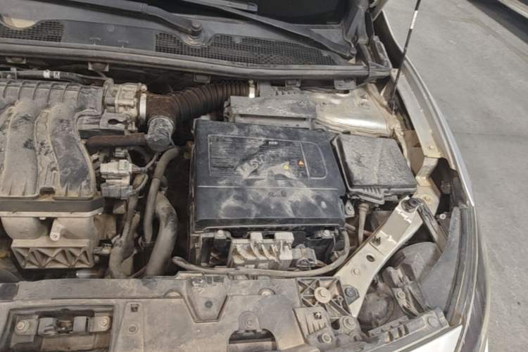 Used Renault Fluence 2015 2.0L Fashion Edition Engine Bay Left