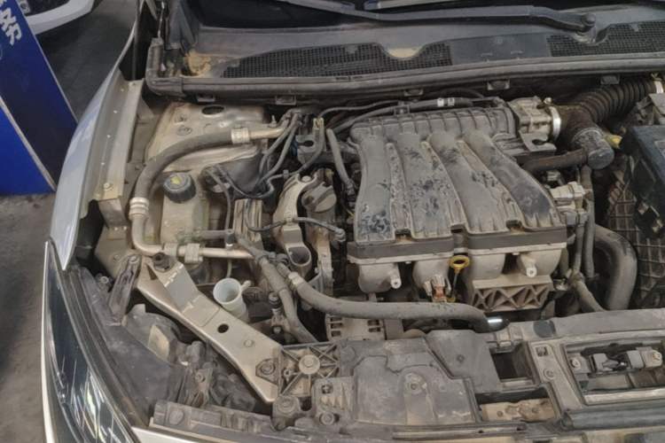Used Renault Fluence 2015 2.0L Fashion Edition Engine Bay Right