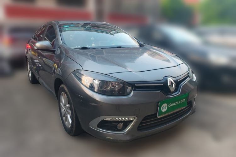 Used Renault Fluence 2015 2.0L Fashion Edition Front Right 45 Deg