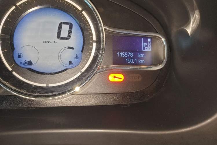 Used Renault Fluence 2015 2.0L Fashion Edition Odometer Close Up