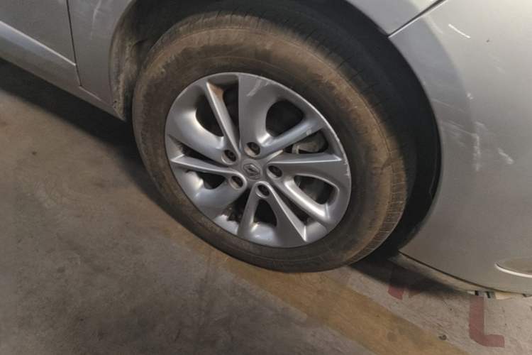 Used Renault Fluence 2015 2.0L Fashion Edition Right Front Wheel Hub
