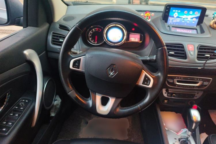 Used Renault Fluence 2015 2.0L Fashion Edition Steering Wheel