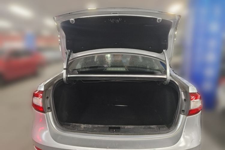 Used Renault Fluence 2015 2.0L Fashion Edition Trunk