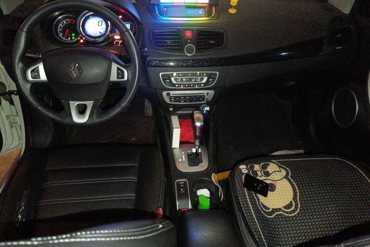 Used Renault Fluence 2015 2.0L Fashion Edition Center Console