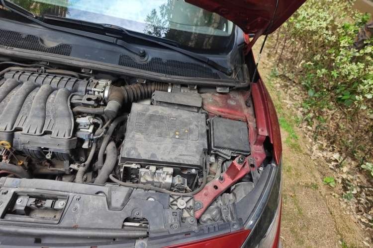 Used Renault Fluence 2015 2.0L Fashion Edition Engine Bay Left