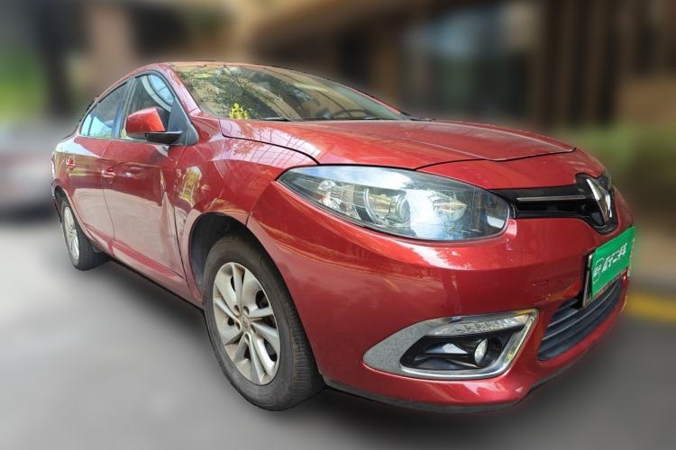 Used Renault Fluence 2015 2.0L Fashion Edition Front Right 45 Deg