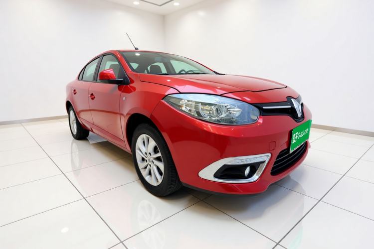 Used Renault Fluence 2015 2.0L Fashion Edition Front Right 45 Deg