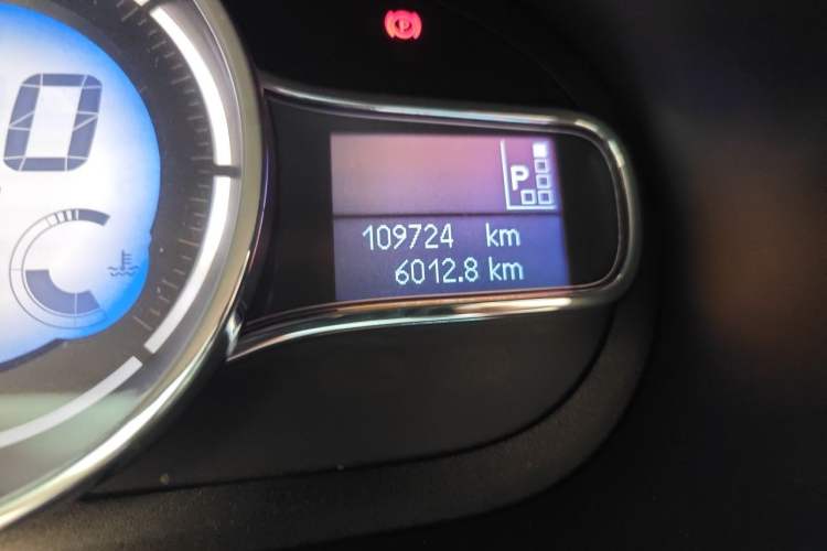 Used Renault Fluence 2015 2.0L Fashion Edition Odometer Close Up