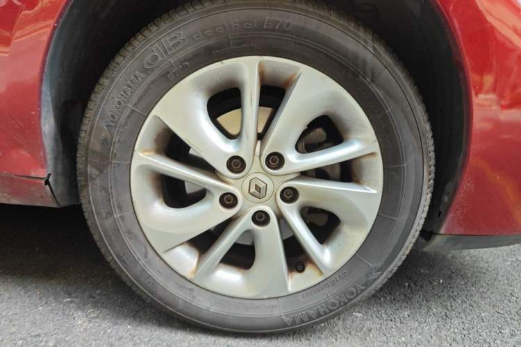 Used Renault Fluence 2015 2.0L Fashion Edition Right Front Wheel Hub