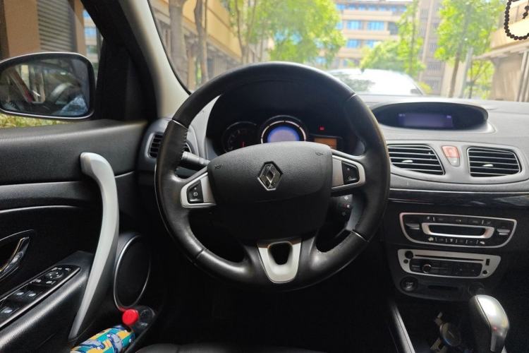 Used Renault Fluence 2015 2.0L Fashion Edition Steering Wheel