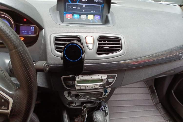 Used Renault Fluence 2015 2.0L Fashion Edition Audio And AC Panel