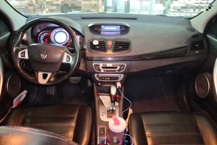 Used Renault Fluence 2015 2.0L Fashion Edition Center Console