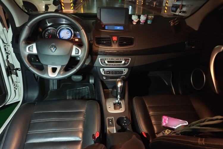 Used Renault Fluence 2015 2.0L Fashion Edition Center Console
