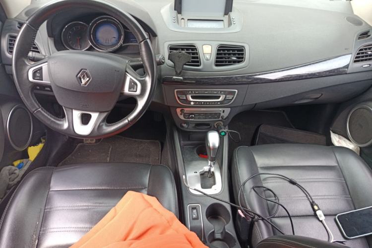 Used Renault Fluence 2015 2.0L Fashion Edition Center Console