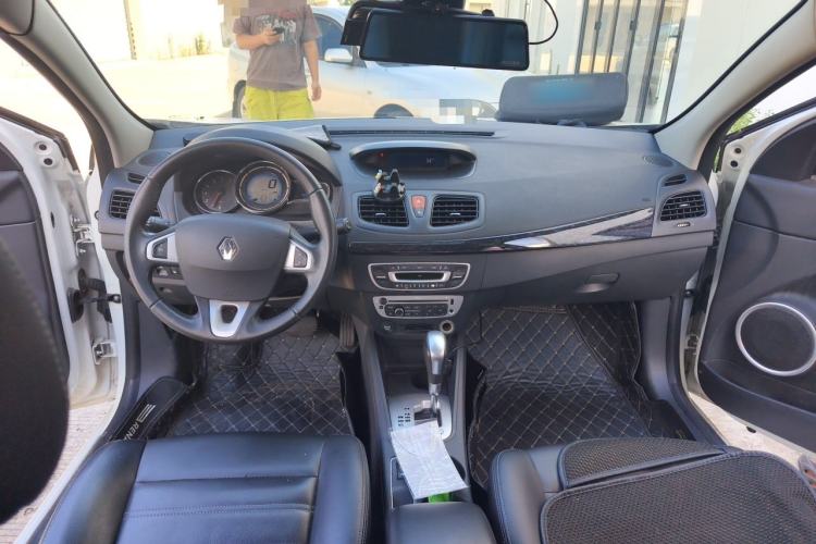 Used Renault Fluence 2015 2.0L Fashion Edition Center Console